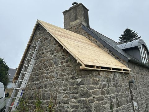 Voliges posées sur un pignon en pierre