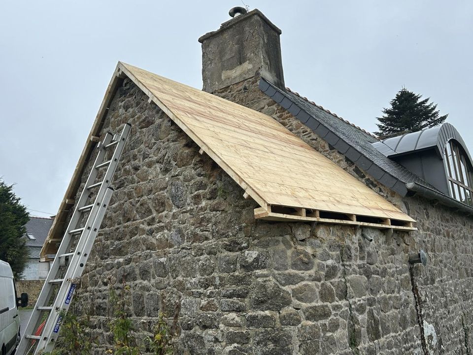 Pignon en pierre, voliges posées