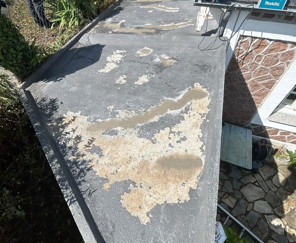 Toit-terrasse au revêtement qui s'écaille